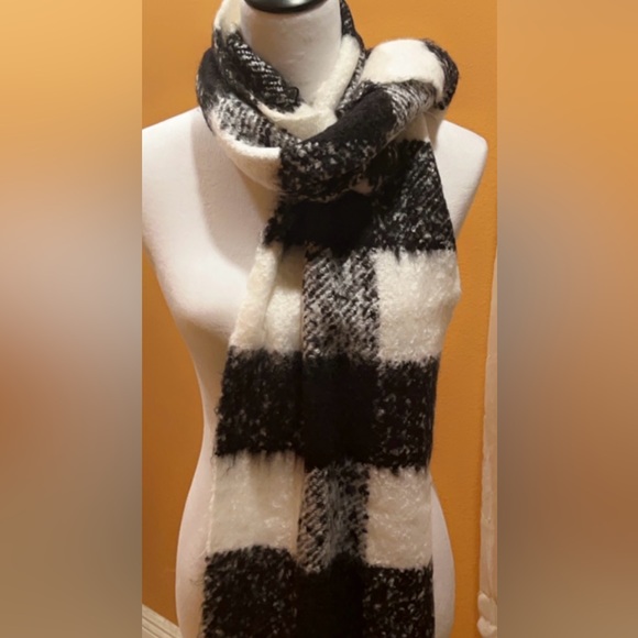 Victoria’s Secret | Women’s Black White Scarf Accessory - Picture 2 of 5